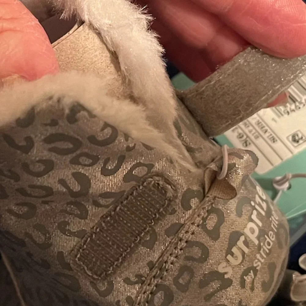 Stride Rite infant girls faux fur lined booties, silver pattern, NWT